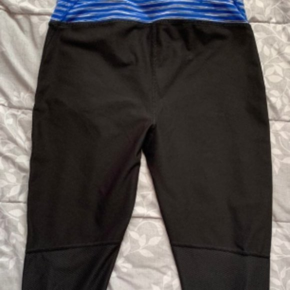 XERSION BLACK CAPRI‎ LEGGINGS